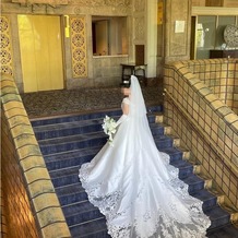 ホテルニューグランドの画像｜大階段での撮影（新婦が一番やりたかったことです！）