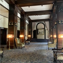 ホテルニューグランドの画像｜披露宴会場(レインボーボールルーム)前のロビー