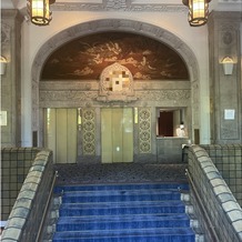 ホテルニューグランドの画像｜ニューグランドと言えば！なスポット。
ドアを開けた瞬間階段だったのはちょっとびっくりでした。