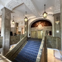 ホテルニューグランドの画像｜有名な本館ロビーの大階段