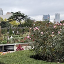 ホテルニューグランドの画像｜ホテル前の山下公園