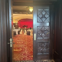 ホテルニューグランドの画像｜クラシックで優雅な空間にうっとりする披露宴会場