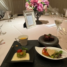 ホテル日航福岡の画像｜テーブルと下見料理