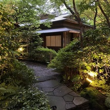 ロイヤルパークホテルの画像｜和装での写真が映える日本庭園