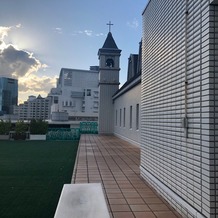 ホテルオークラ神戸の画像｜ガーデンからみたチャペルの外観