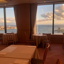 ホテルオークラ神戸の画像｜披露宴会場と神戸の海の外観