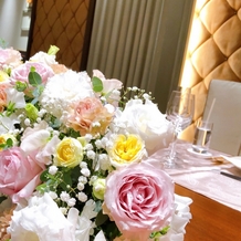 アニヴェルセル　東京ベイの画像｜メインテーブルの花
