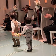 アルカーサル　ビエントスの画像｜ピローリングを持ってくる我が甥達