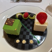 パレスホテル大宮(Palace Hotel Omiya)の画像｜デザートの抹茶ケーキ、ウェディングケーキのカットしたものを添えていただきました