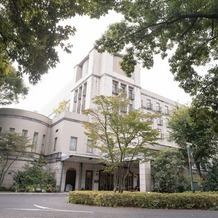 水戸プラザホテルの画像｜当日の外観曇りでも緑があるためそこまで気にならない