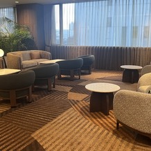 ワン・ステーションホテル熊本（ＯＮＥ　ＳＴＡＴＩＯＮ　ＨＯＴＥＬ　ＫＵＭＡＭＯＴＯ）の画像｜会場前のスペース
木が多くて素敵です。