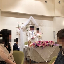 ＶＩＬＬＡＳ　ＤＥＳ　ＭＡＲＩＡＧＥＳ　高崎（ヴィラ・デ・マリアージュ　高崎）の画像｜新郎新婦の席は上品の中に手作り感があり、親しみやすい雰囲気でした