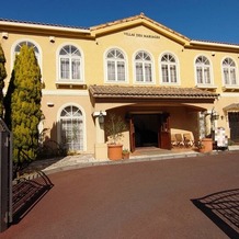 ＶＩＬＬＡＳ　ＤＥＳ　ＭＡＲＩＡＧＥＳ　さいたま（ヴィラ・デ・マリアージュ　さいたま）の画像｜会場の建物はヨーロッパのよう。