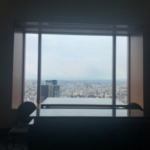 セルリアンタワー東急ホテルの画像｜高層階の披露宴会場フロアの受付。天気が良ければ富士山を望める。