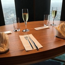 セルリアンタワー東急ホテルの画像｜コロナ禍のため、試食は最上階のバー・ベロビストで個別に行われました。