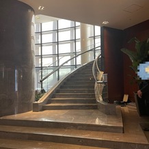 セルリアンタワー東急ホテルの画像｜ホテル内螺旋階段