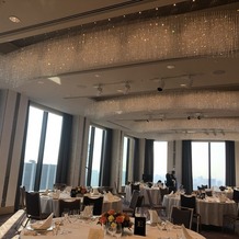  The Okura Tokyo(オークラ東京）の画像｜式場と同じフロアにある披露宴会場。50名ほど入る会場です。天井が華やかでした。