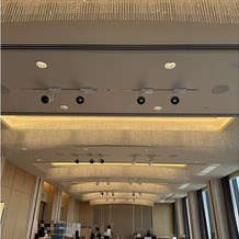  The Okura Tokyo(オークラ東京）の画像｜披露宴会場のシャンデリア。星のイメージとのこと。
