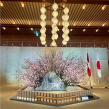  The Okura Tokyo(オークラ東京）の画像｜四季ごとで変わるホテル入り口の様子