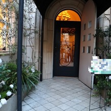 ロザンジュイア 広尾迎賓館の画像｜入口とウェルカムボード