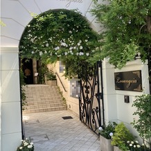 ロザンジュイア 広尾迎賓館の画像｜入口から装飾可能