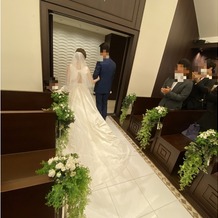 ラグナスイート名古屋　ホテル＆ウエディングの画像｜ドレスの後ろ姿もすごくキレイ。