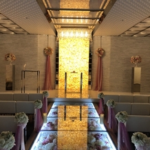 ラグナスイート名古屋　ホテル＆ウエディングの画像｜下のガラスの中にあるお花が綺麗でした！