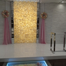 ラグナスイート名古屋　ホテル＆ウエディングの画像｜花のチャペル　祭壇
