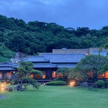 マナーハウス島津重富荘の画像｜午後からの挙式で、披露宴が終わる頃には日が沈みかけてました。夜も庭園のライトアップが綺麗でした。