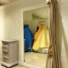 Casa　d’　Angela（カサ・デ・アンジェラ）の画像｜ドレスの試着室もとても綺麗です！