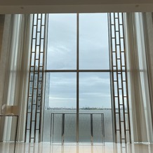 ラグナスイート新横浜　ホテル＆ウエディングの画像｜ガラス張りのチャペル