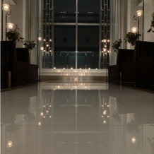 ラグナスイート新横浜　ホテル＆ウエディングの画像｜チャペル
バージンロード足元低空から撮影
