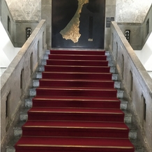 ジャルダン　ポール・ボキューズの画像｜1階から2階までの階段