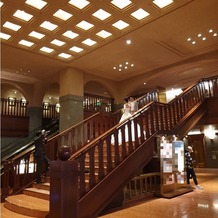 ホテルオークラ京都の画像｜ロビー大階段
