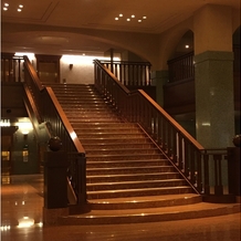 ホテルオークラ京都の画像｜オークラの定番？新郎新婦の記念撮影の階段