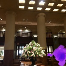 ホテルオークラ京都の画像｜ロビーは天井が高く開放的でした。