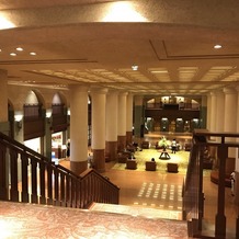 ホテルオークラ京都の画像｜ホテル内の大階段
写真スポットで素敵でした