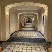 帝国ホテル　大阪の画像｜挙式会場に向かう廊下