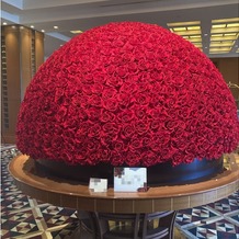 帝国ホテル　大阪の画像｜受付の1001本のバラ