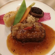 札幌パークホテルの画像｜お肉は少し硬かったけれど、味は美味しい!添えてある野菜まで丁寧に調理されている。