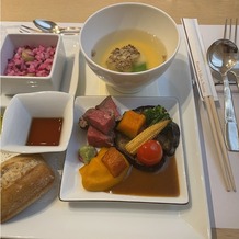 アイネス　ヴィラノッツェ　大阪の画像｜試食させていただいたご飯です。茶碗蒸しのスープがかなり美味しかったです。肉の焼き加減も聞かれました。