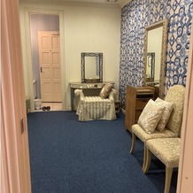 アイネス　ヴィラノッツェ　オーシャンポートサイドの画像｜新郎新婦の控室はトイレ付きで広いです。