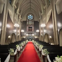 マリエール山手(セント・リージェンツ大聖堂)の画像|新郎新婦はここに立ってゲストの顔を見渡せることができます