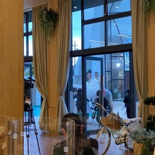 アンジェローブ（Ｗｅｄｄｉｎｇ　Ｉｓｌａｎｄ　Ａｎｇｅｒｏｂｅ）の画像｜披露宴会場と白馬
