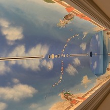 Ｍｏｎｔｅｒｆａｒｅ（モンテファーレ）の画像｜チャペル入場前の廊下天井