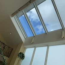Ｍｏｎｔｅｒｆａｒｅ（モンテファーレ）の画像｜挙式後の階段の天井、曇りガラスとガラス