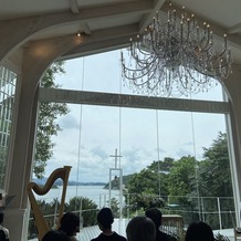 ＴＨＥ　ＶＩＬＬＡ　ＨＡＭＡＮＡＫＯの画像｜ガラス張りの式場から浜名湖が一望できます。