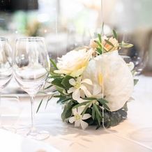 オテル・ドゥ・ミクニの画像｜ゲストテーブルの装花