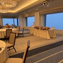 リーガロイヤルホテル広島の画像｜ゲストの席と新郎新婦席が近い。