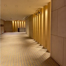 東京ドームホテルの画像｜バリアフリーの披露宴会場までの廊下